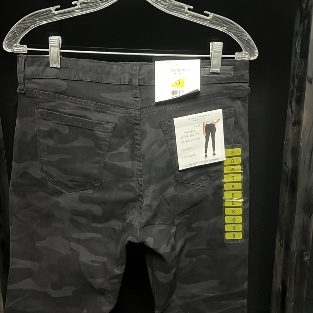 Social Standard by Sanctuary- mid rise ankle skinny black camo. NWT - Picture 7 of 9
